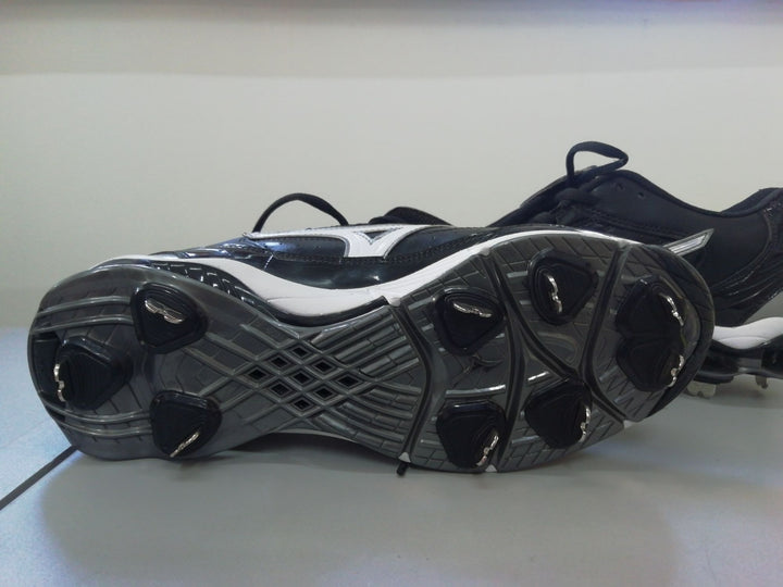 Scarpe con Spikes di Ferro e con Linguetta