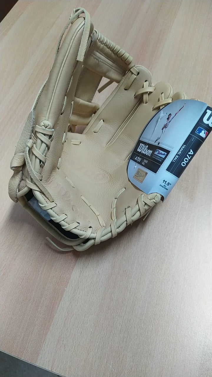 Wilson A700